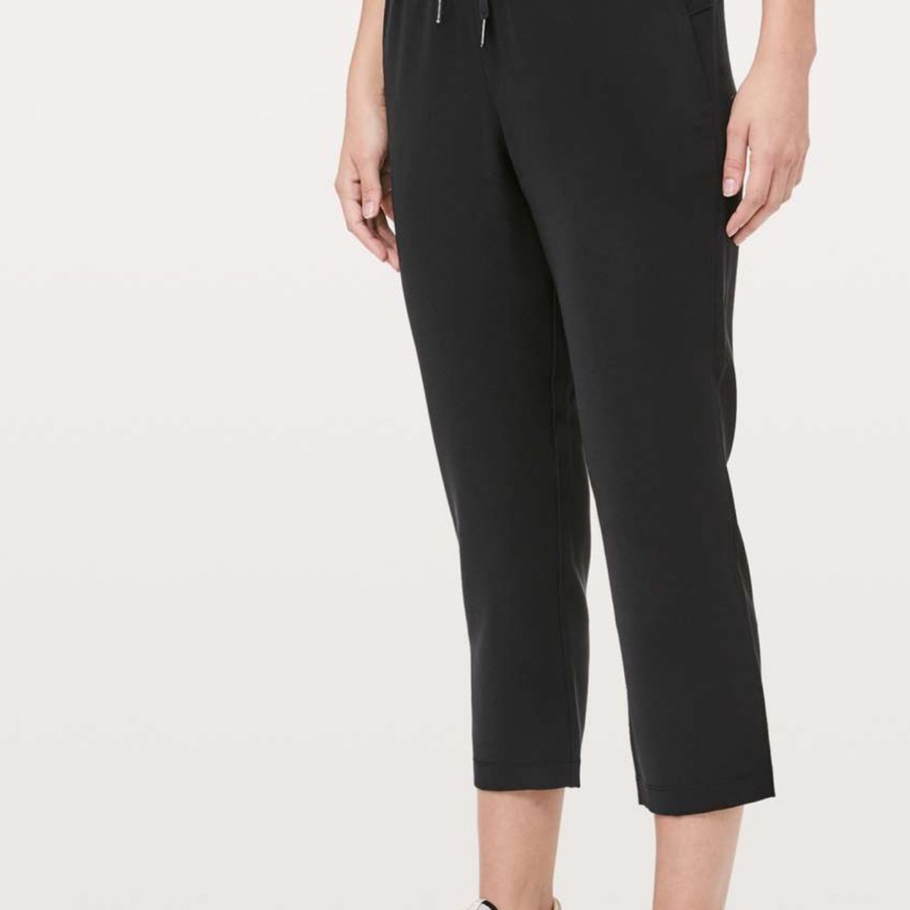 Lululemon Athletica On The Fly Woven Crop Black Ankle Pants